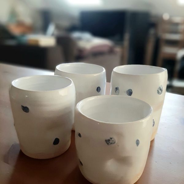 White Cups, taller
